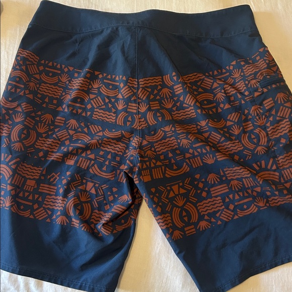 Patagonia Navy and Rust Patterned board Shorts - Picture 6 of 6